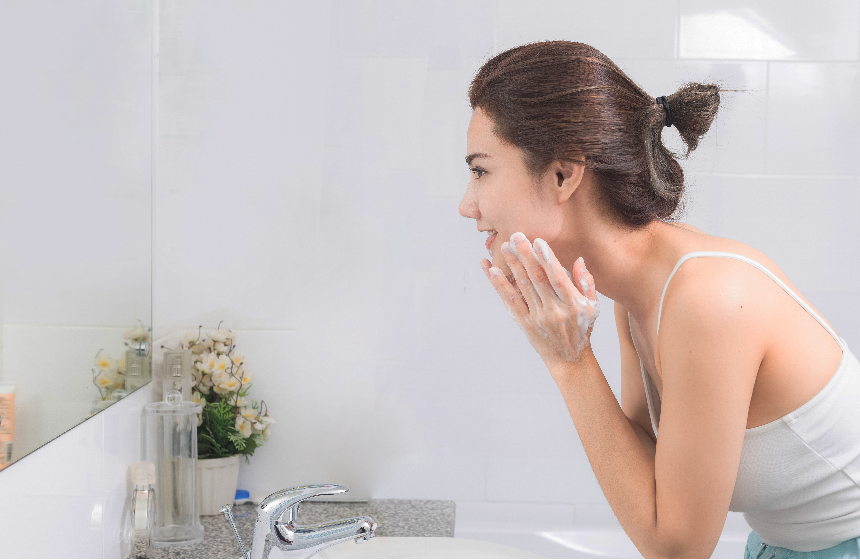5 Reasons to Wash Your Face Every Night