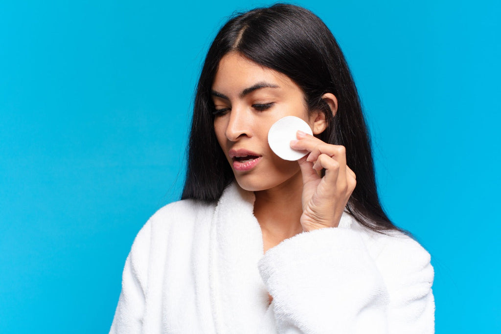 From greasy to glowing, beat the heat with our advanced oil-control solutions.