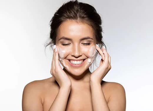 Decoding 4 Different Types of Facial Cleansers