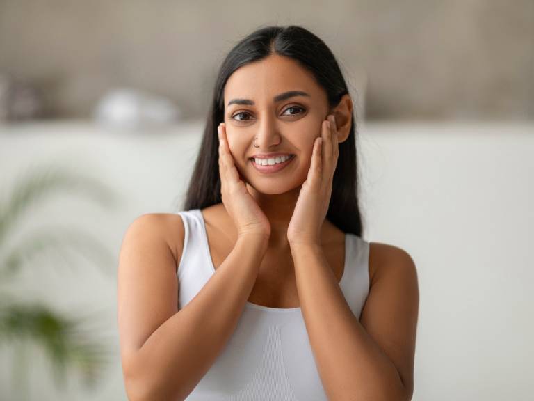 No more midday grease! Explore oil control range with you, keeps your skin fresh all day.